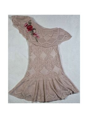 Lilas Soft Pink Beige Crochet One-Shoulder Floral Accent Dress